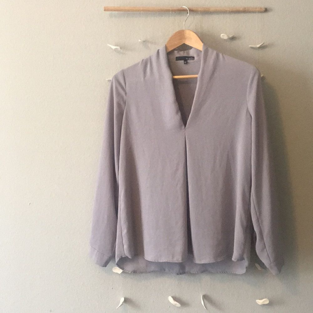 Gray  Ro&de blouse - Picture 2 of 3